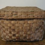 Covered Basket, splint storage basket in nice old surface - Early 20th Century - breakage on bottom